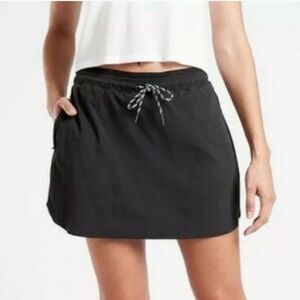 Athleta Black Trekkie Crest Skort Skirt with Built In Shorts womens size 0